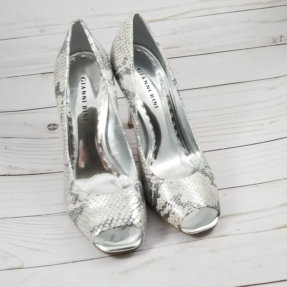 Gianni Bini peep toe heels